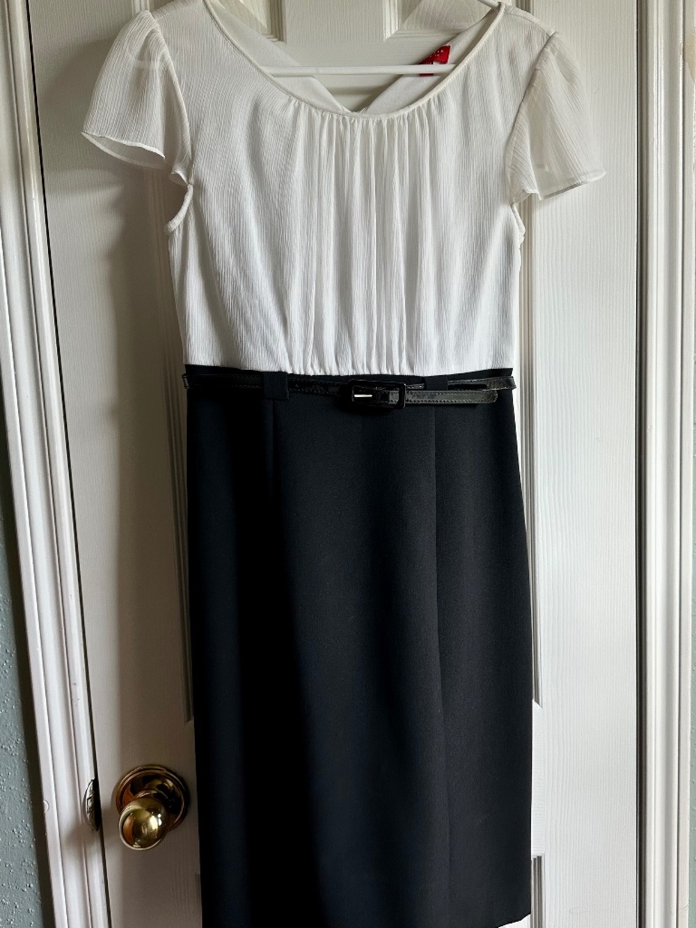Signature by Sangria Size 6 Black and White Dress with Belt for Work Business